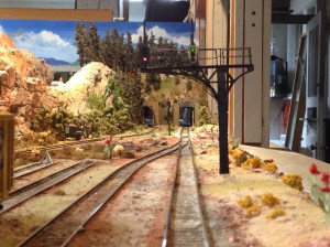 The two-track cantilever at North Hill Valley, showing clear for northbound traffic on the main.